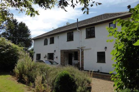 6&nbsp;Bedroom&nbsp;Detached